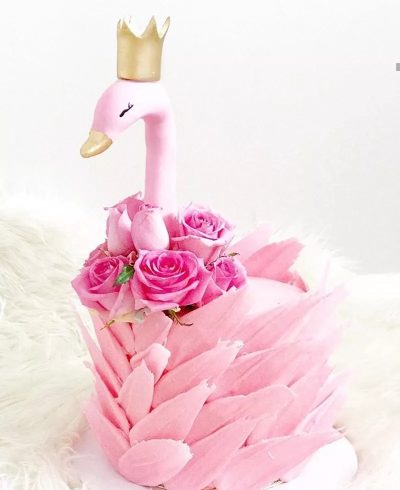 We Are SMITTEN For These Swan Cakes! - B. Lovely Events